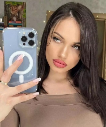Встречусь с тобой в уютной обстановке, чтобы сделать нашу встречу незабываемой. У меня много возможностей для твоего удовлетворения. Ты останешься доволен каждой минутой проведенной со мной. Чтобы убедиться в этом, можешь ознакомиться с отзывами моих клиентов и посмотреть мои фото. Живу в Москве и готова принять тебя у себя в уютной квартире в центре Москвы. Жду твоего звонка 😉🌹 София
